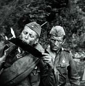 Люди в солдатских шинелях трейлер (1968)